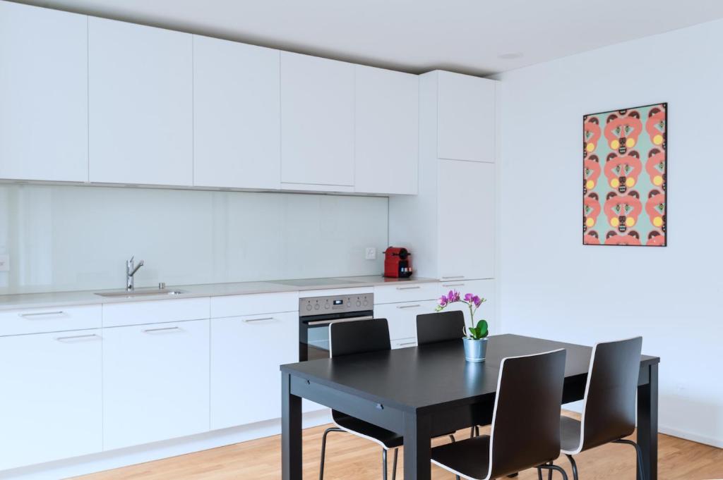 Kuchyň nebo kuchyňský kout v ubytování HITrental Messe Apartments
