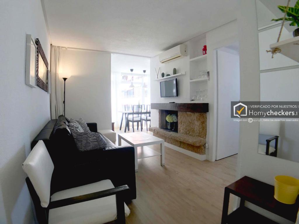 Kuchyňa alebo kuchynka v ubytovaní COZY APARTAMENTO CENTRO TORREMOLINOS