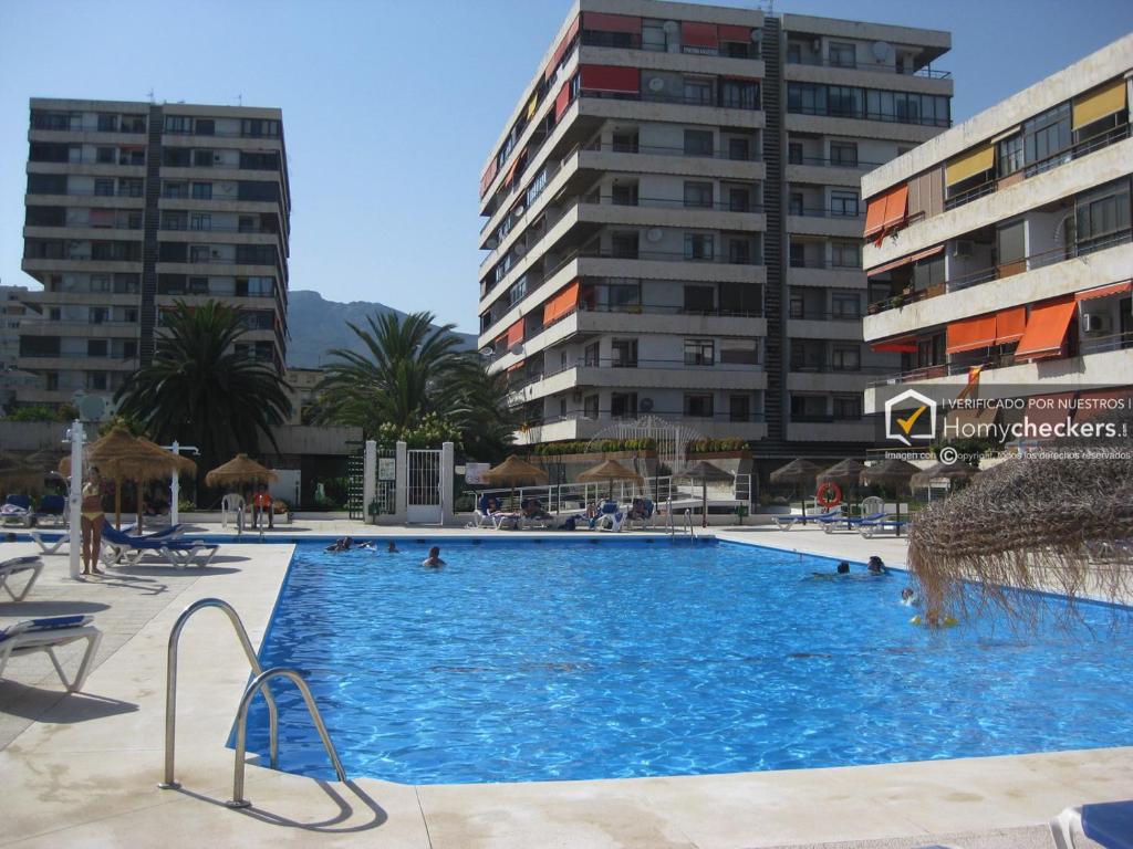 Bazén v ubytovaní COZY APARTAMENTO CENTRO TORREMOLINOS alebo v jeho blízkosti