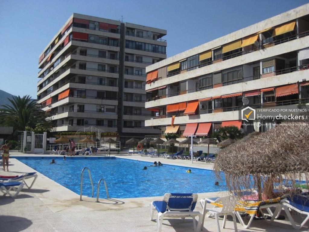 Bazén v ubytovaní COZY APARTAMENTO CENTRO TORREMOLINOS alebo v jeho blízkosti