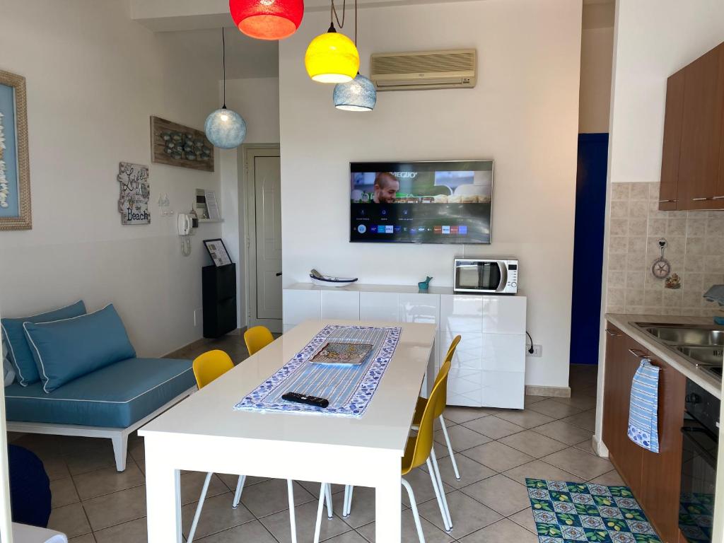 Kuchyňa alebo kuchynka v ubytovaní Casa vacanze La Balena2