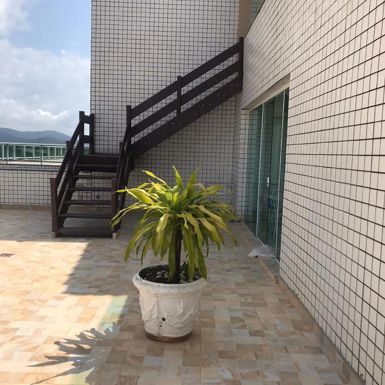  Cobertura duplex com churrasqueira e wi-fi no Guarujá
