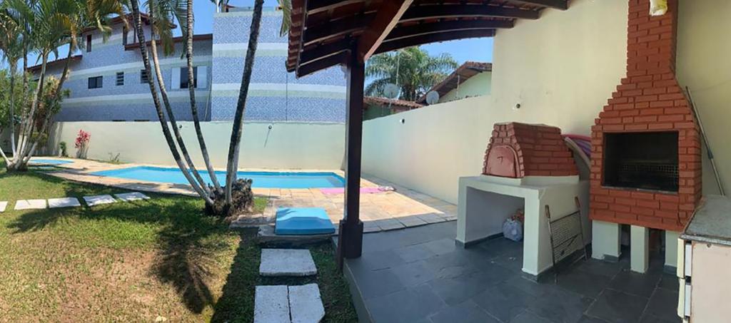  Casa com piscina a 15 min da praia em Peruíbe