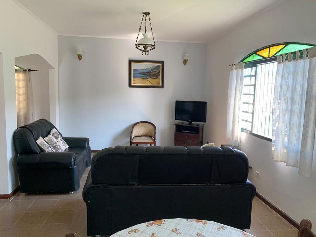  Casa com piscina a 15 min da praia em Peruíbe