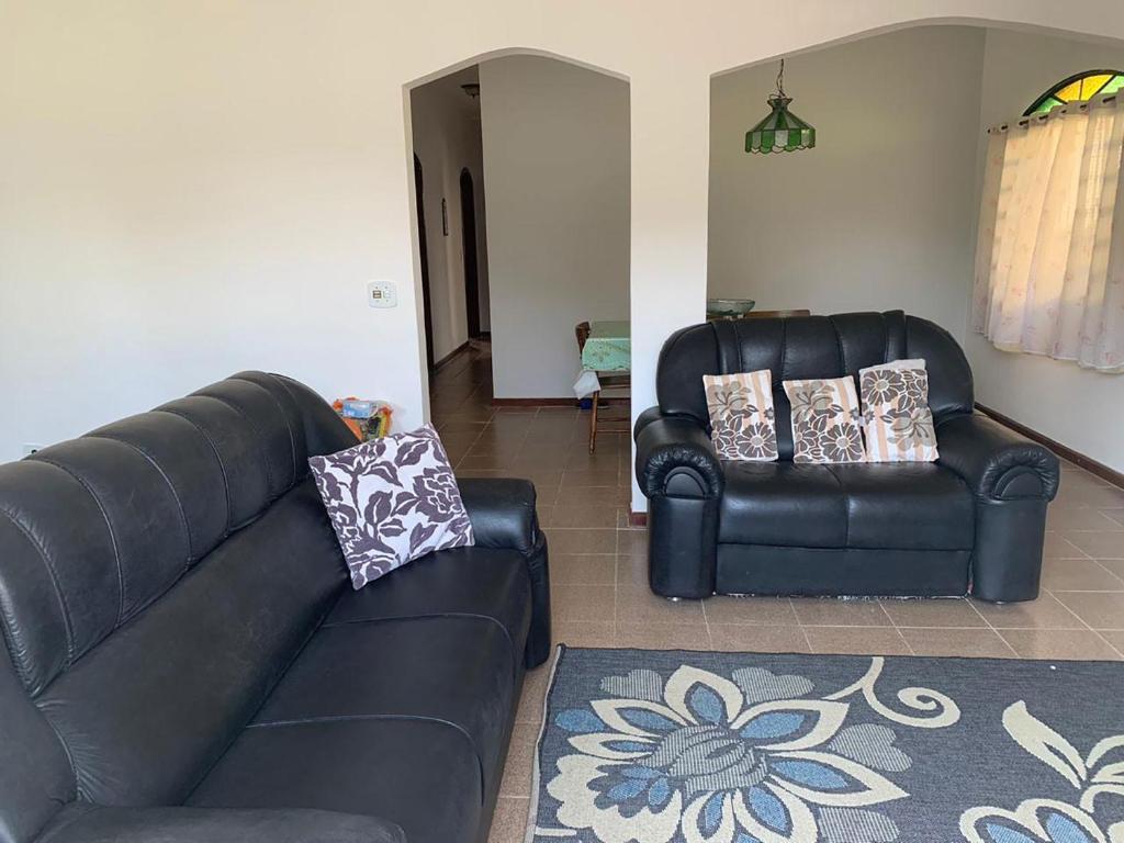 Casa com piscina a 15 min da praia em Peruíbe