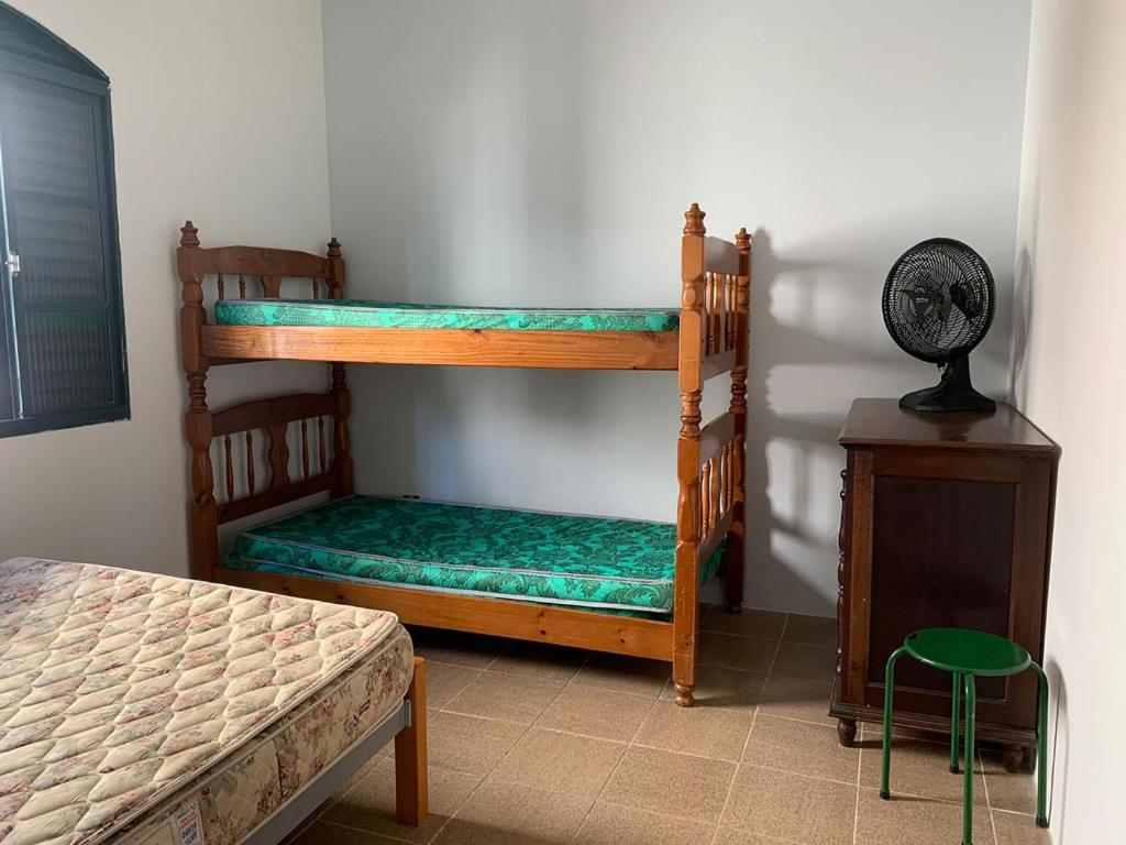  Casa com piscina a 15 min da praia em Peruíbe