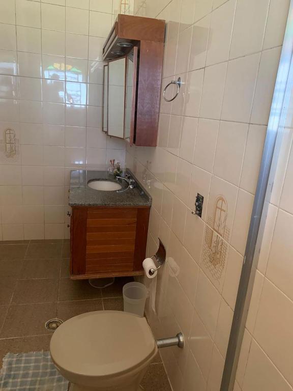  Casa com piscina a 15 min da praia em Peruíbe