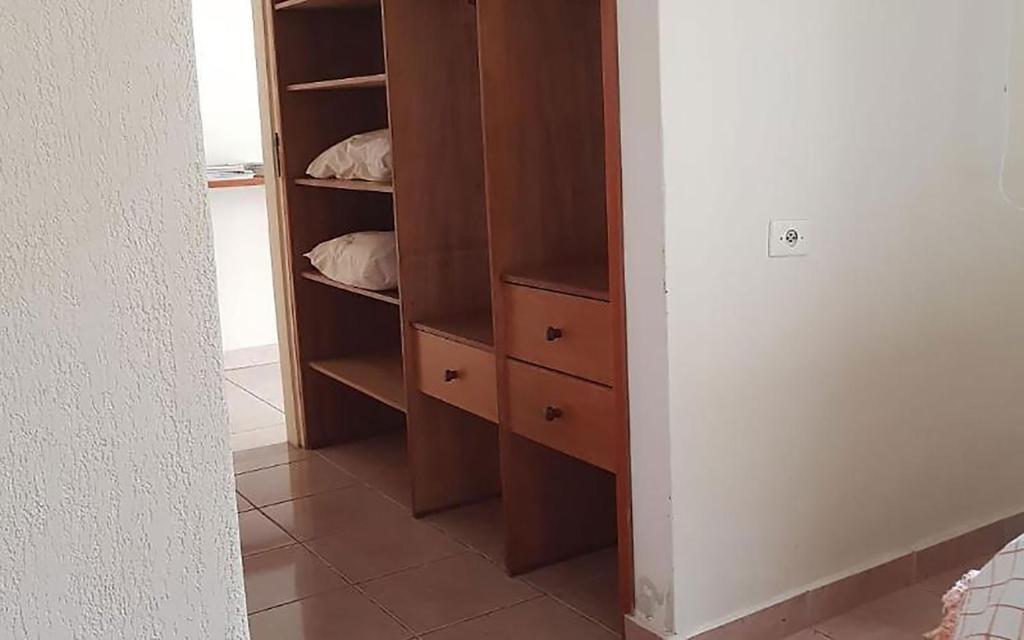  Casa com churrasqueira no Centro de Caraguatatuba