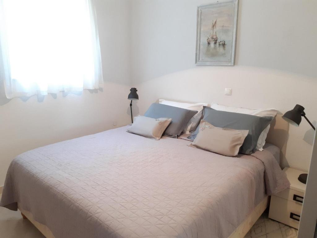 Fotografia z galérie ubytovania Apartment in Brela with sea view, balcony, air conditioning, WiFi (4962-3) v destinácii Brela