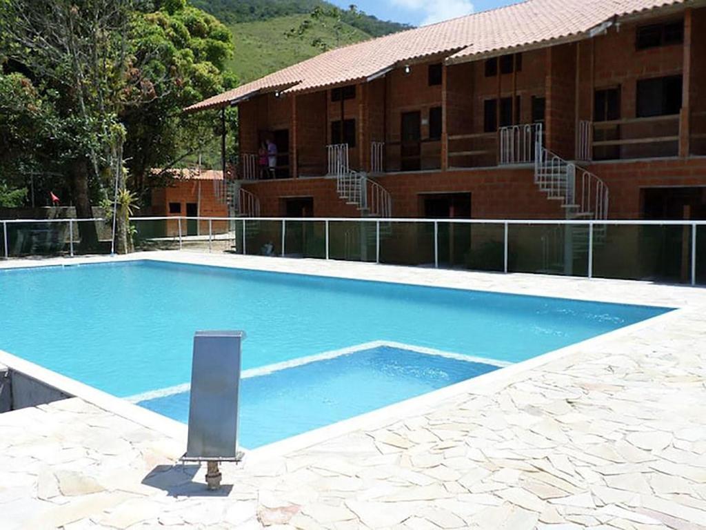  Chalé com Piscina e Varanda próximo à Praia