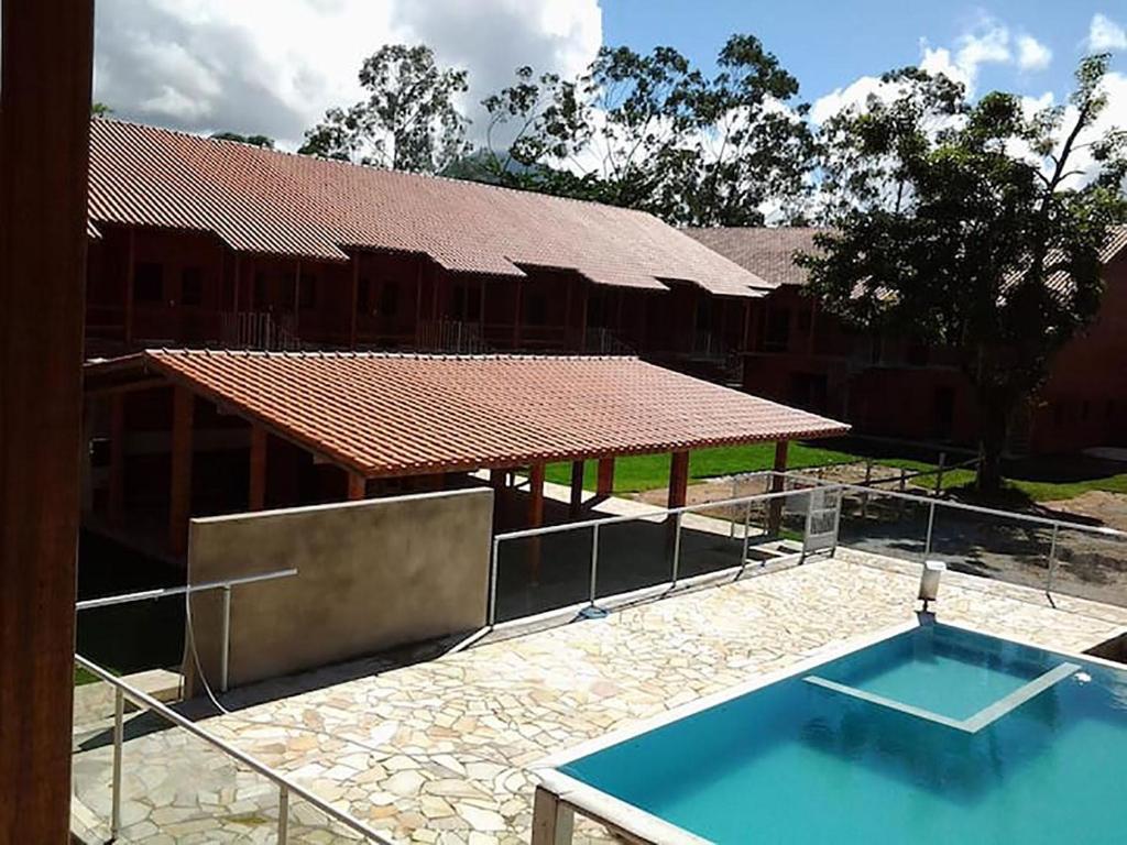  Chalé com Piscina e Varanda próximo à Praia