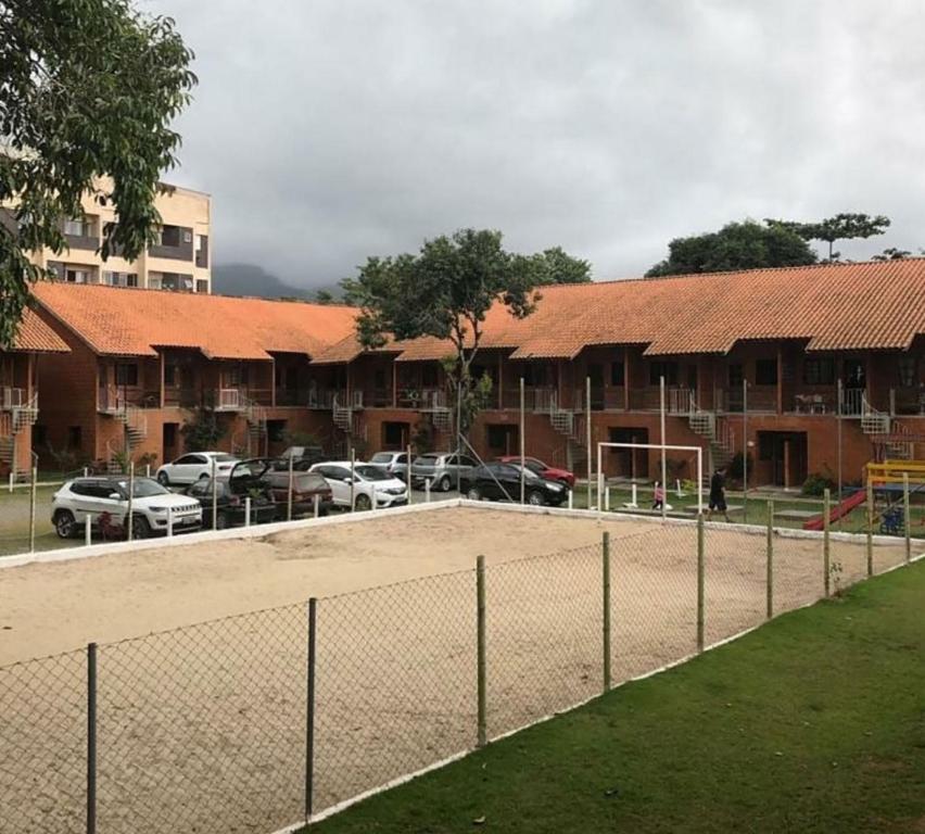  Chalé com Piscina e Varanda próximo à Praia