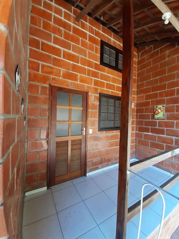  Chalé com Piscina e Varanda próximo à Praia