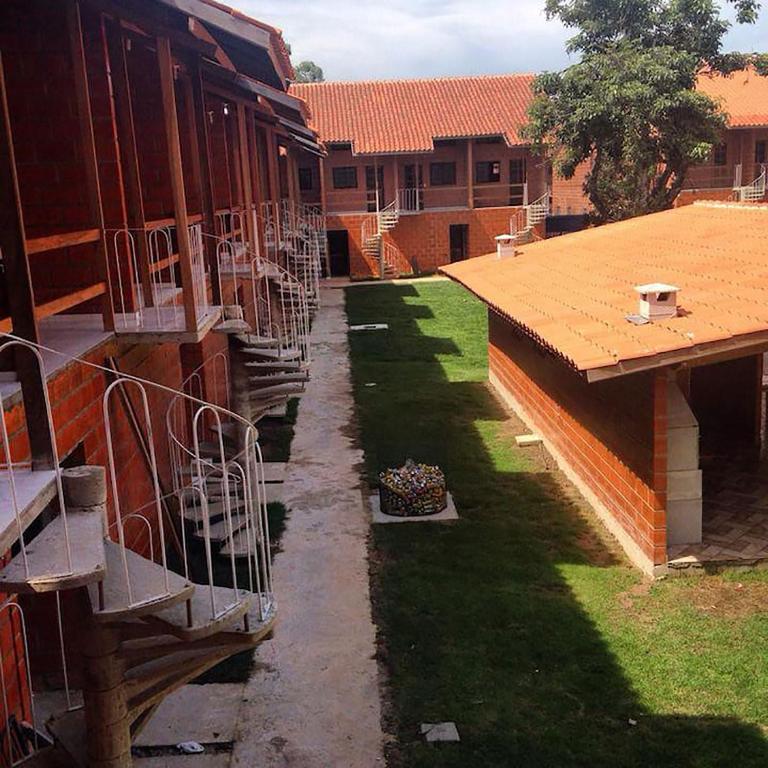  Chalé com Piscina e Varanda próximo à Praia