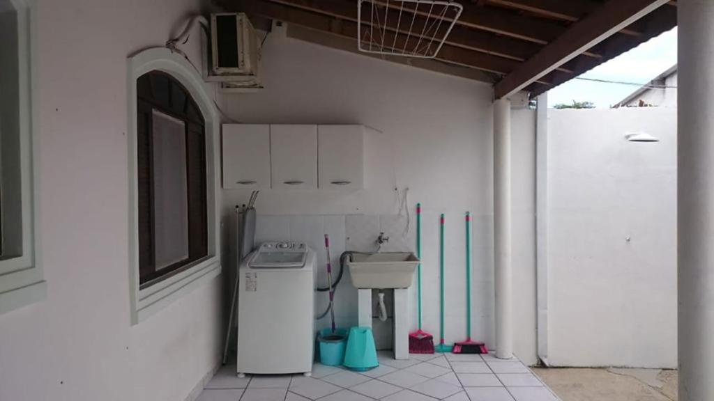  Casa com churrasqueira e wi-fi em Caraguatatuba