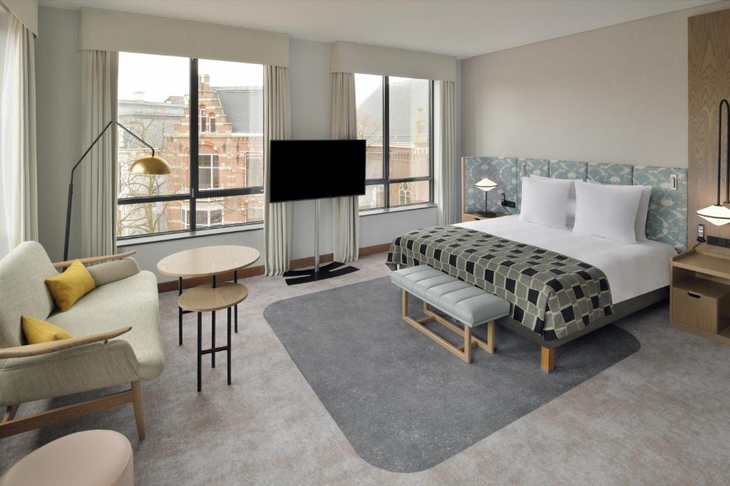Postel nebo postele na pokoji v ubytování Mövenpick Hotel The Hague