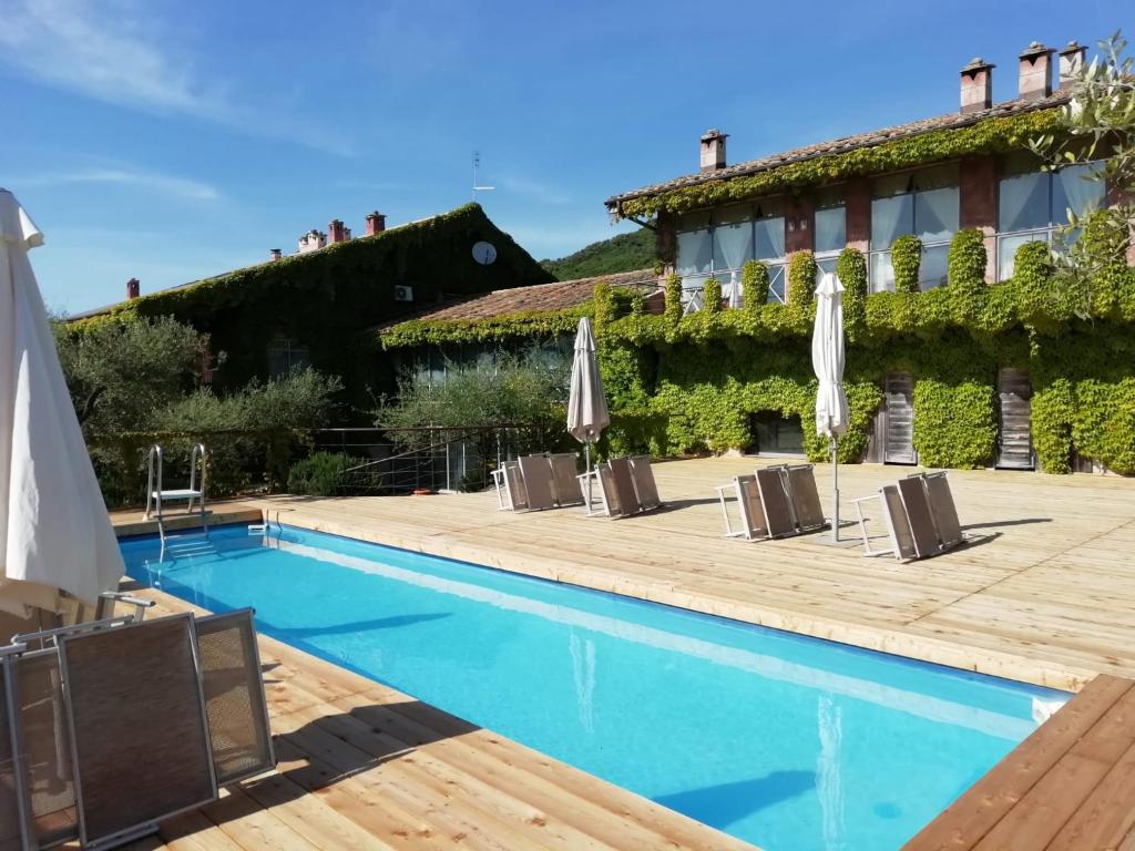 Bazén v ubytování L'Isola Di Rosa - Relais & Hotel di Charme nebo v jeho okolí
