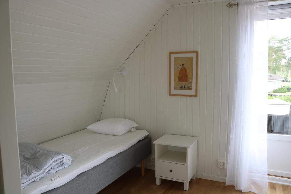Postel nebo postele na pokoji v ubytování Kärraton Stugor Centrala Åhus
