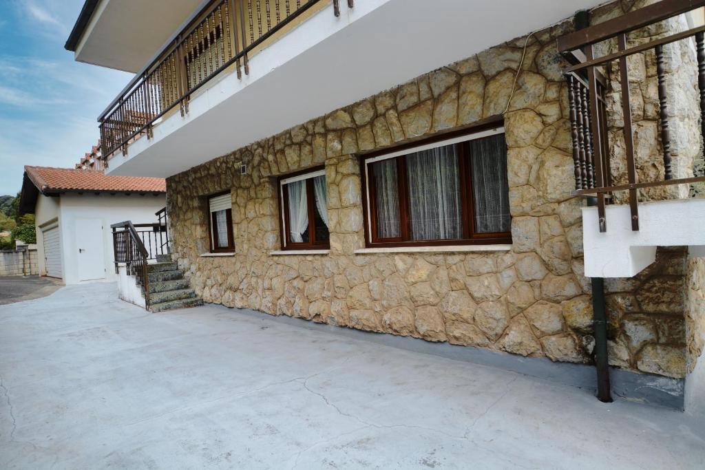 Budova, v ktorej sa apartmán nachádza