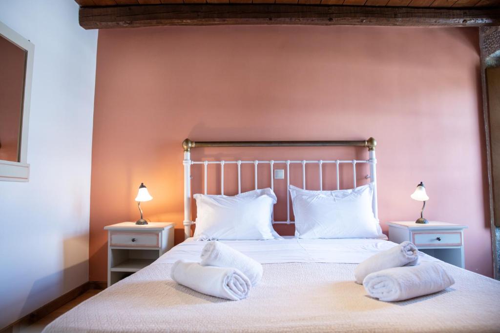 Postel nebo postele na pokoji v ubytování Trapela Areopolis, Boutique Hotel