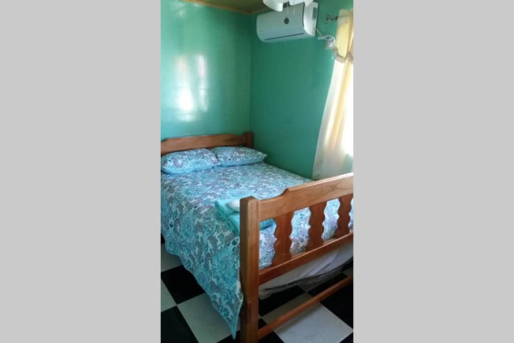Postel nebo postele na pokoji v ubytování Urania House
