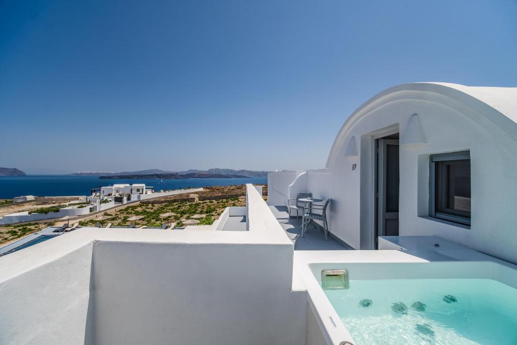 Bazén v ubytování Serenità Luxury Suites nebo v jeho okolí