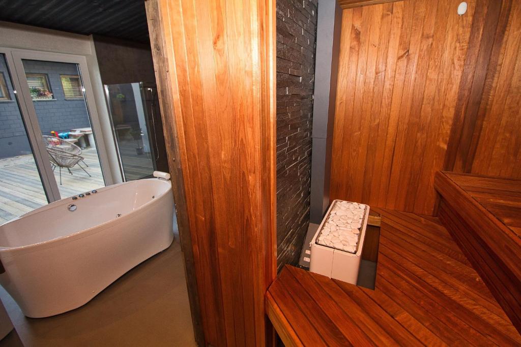 Koupelna v ubytování Casa Monkey Pärnu with sauna and terrace