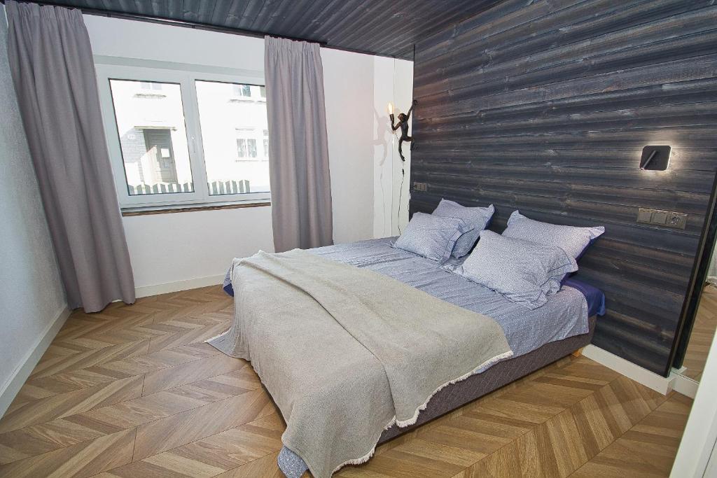 Postel nebo postele na pokoji v ubytování Casa Monkey Pärnu with sauna and terrace