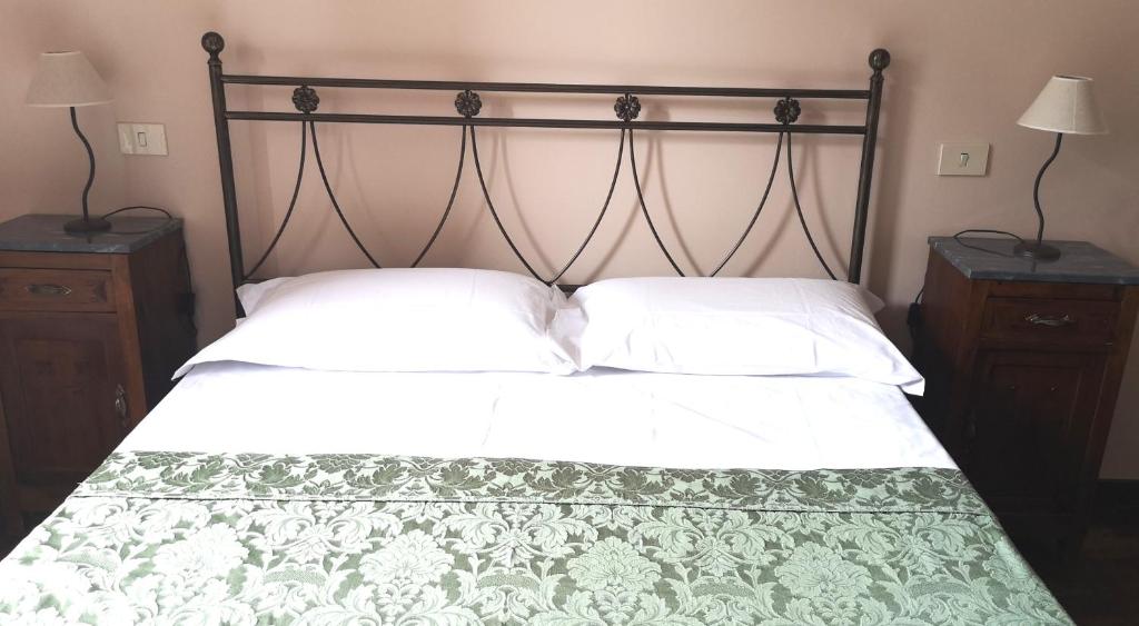 A bed or beds in a room at Piazza degli Angeli