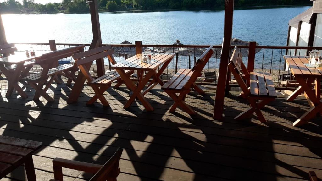 Výhled na řeku, která protéká v blízkosti apartmánu