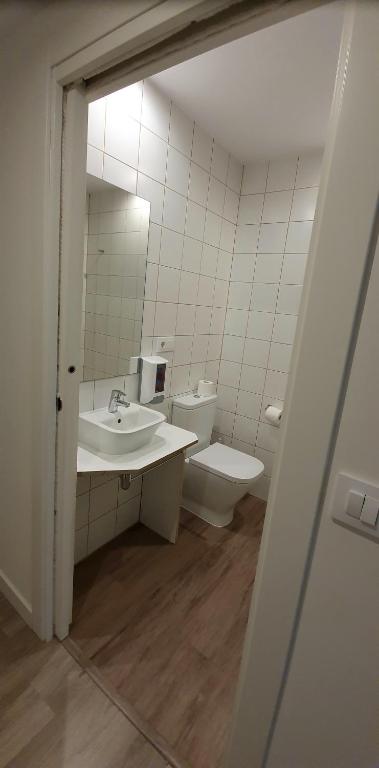 A bathroom at Apartamentos Costa da Morte Muxia