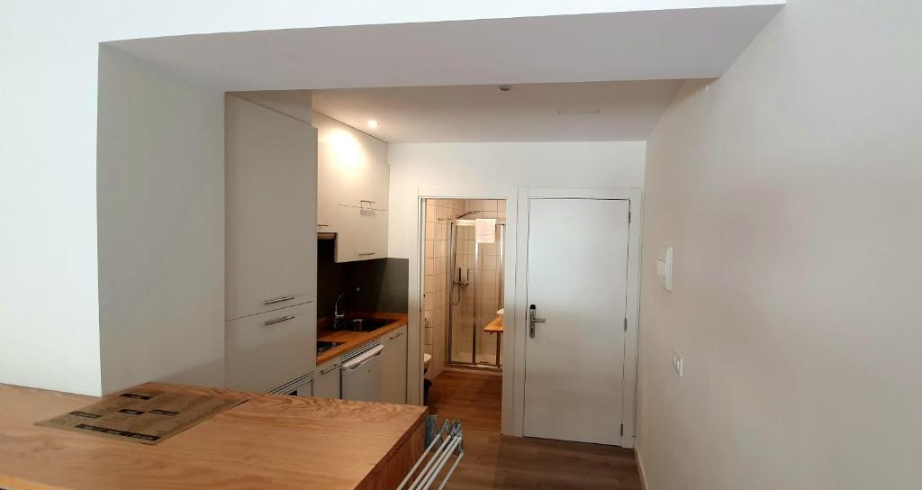 A television and/or entertainment centre at Apartamentos Costa da Morte Muxia
