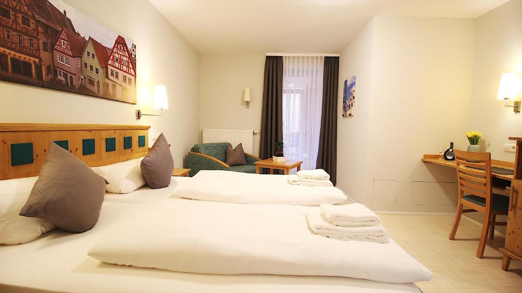 Aparthotel Alte Schmiede Dettelbach - Family Room With Balcony