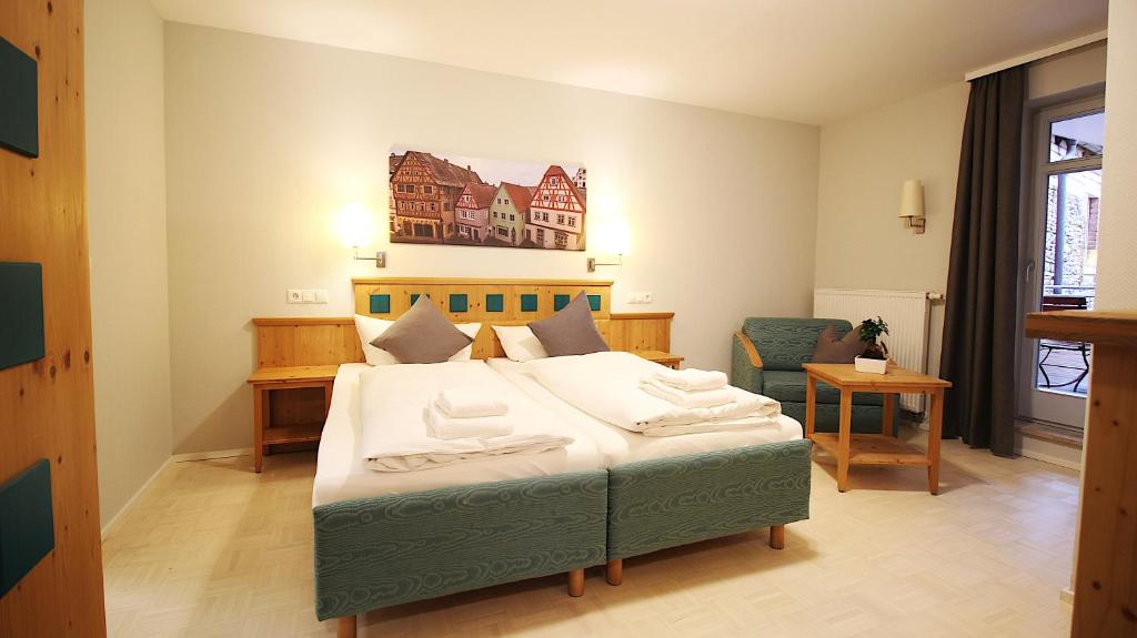 Postel nebo postele na pokoji v ubytování Aparthotel Alte Schmiede Dettelbach