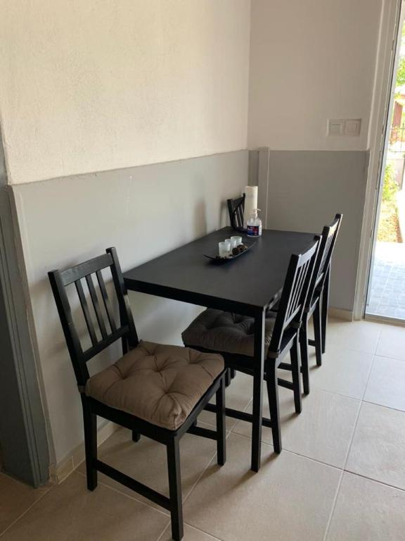 Zestaw do parzenia kawy i herbaty w obiekcie Ferienhaus "Arizones", Nea Kallikratia, Chalkidiki