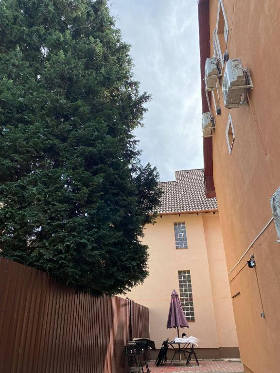 Budova, kde se aparthotel nachází