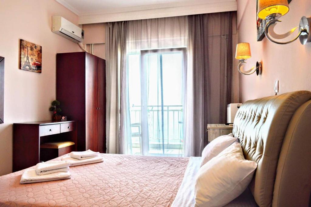 Postel nebo postele na pokoji v ubytování Olympic Hotel