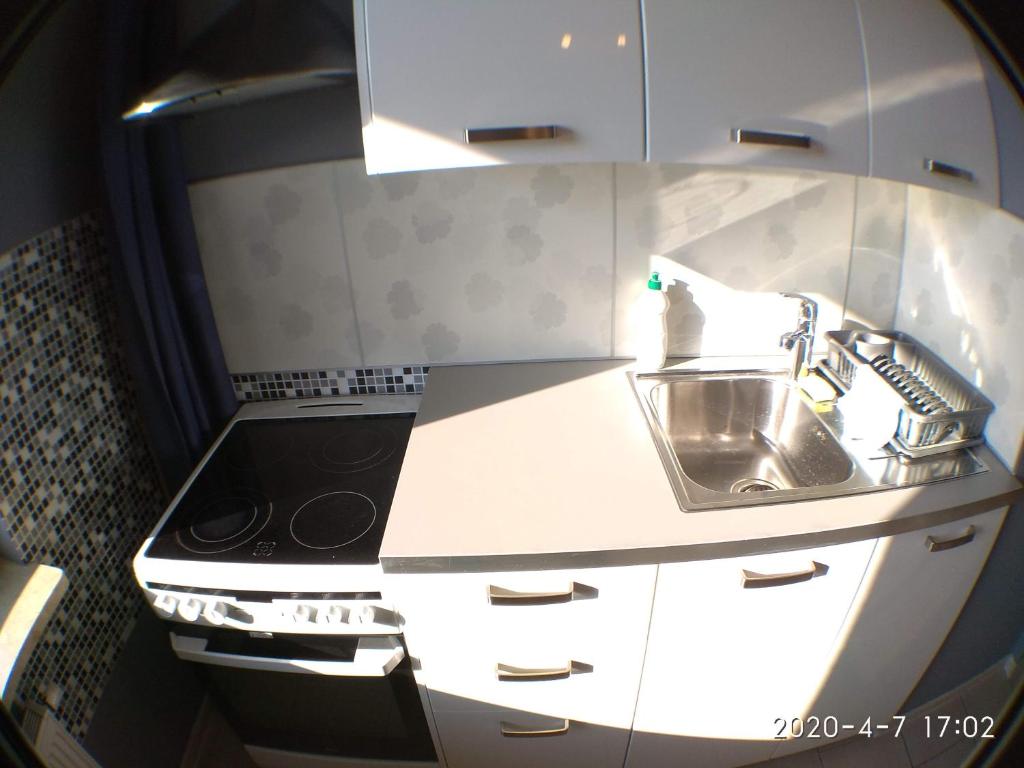 Kuchyňa alebo kuchynka v ubytovaní 1090 Śmiałego 38 - Tanie Pokoje w Apartamencie - samodzielne zameldowanie - self check in