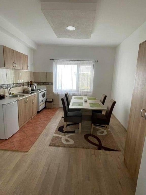 Köök või kööginurk majutusasutuses Apartmani ALBION