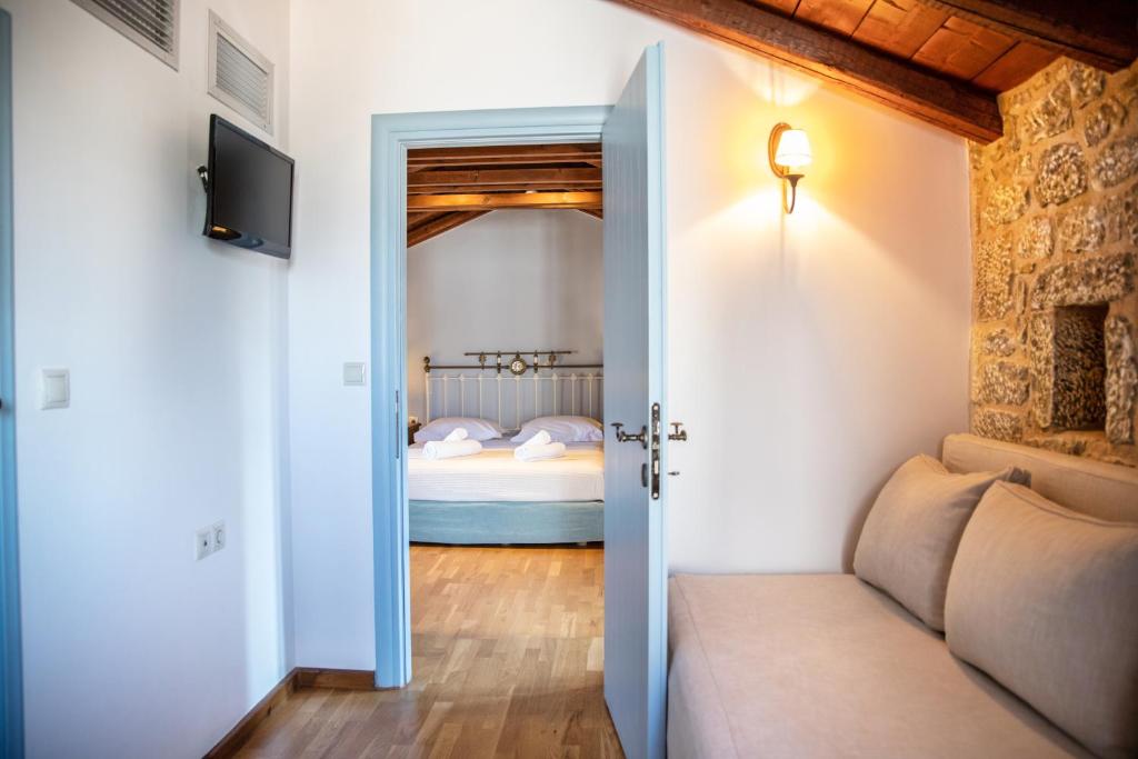 Postel nebo postele na pokoji v ubytování Trapela Areopolis, Boutique Hotel