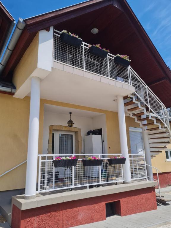 Balkón alebo terasa v ubytovaní Tavirózsa Apartman