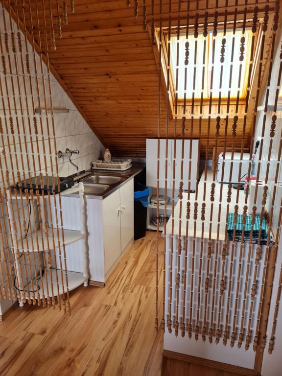 Kuchyňa alebo kuchynka v ubytovaní Tavirózsa Apartman
