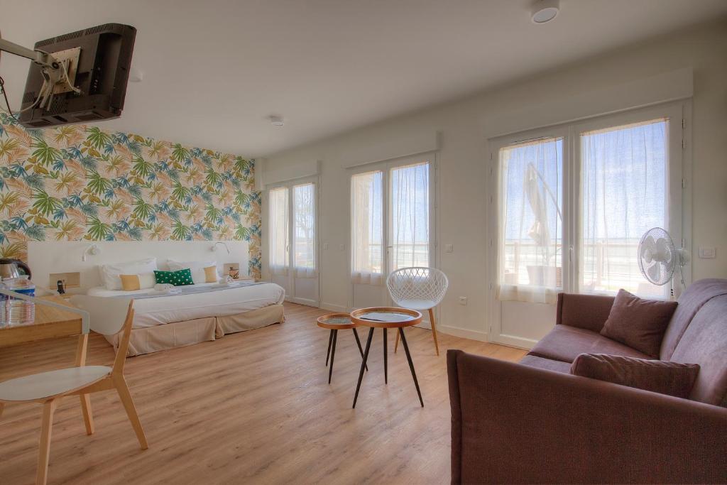 Beach Hotel - Le Grand Chalet - King Suite With Sea View