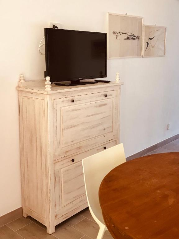 TV a/nebo společenská místnost v ubytování Rodi Garganico