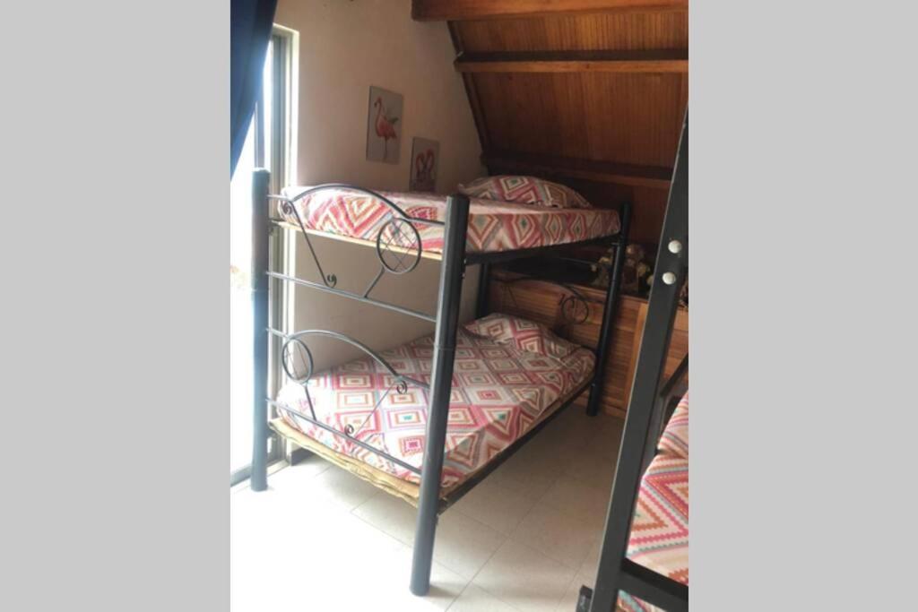 Postel nebo postele na pokoji v ubytování CHALET SANTORINI