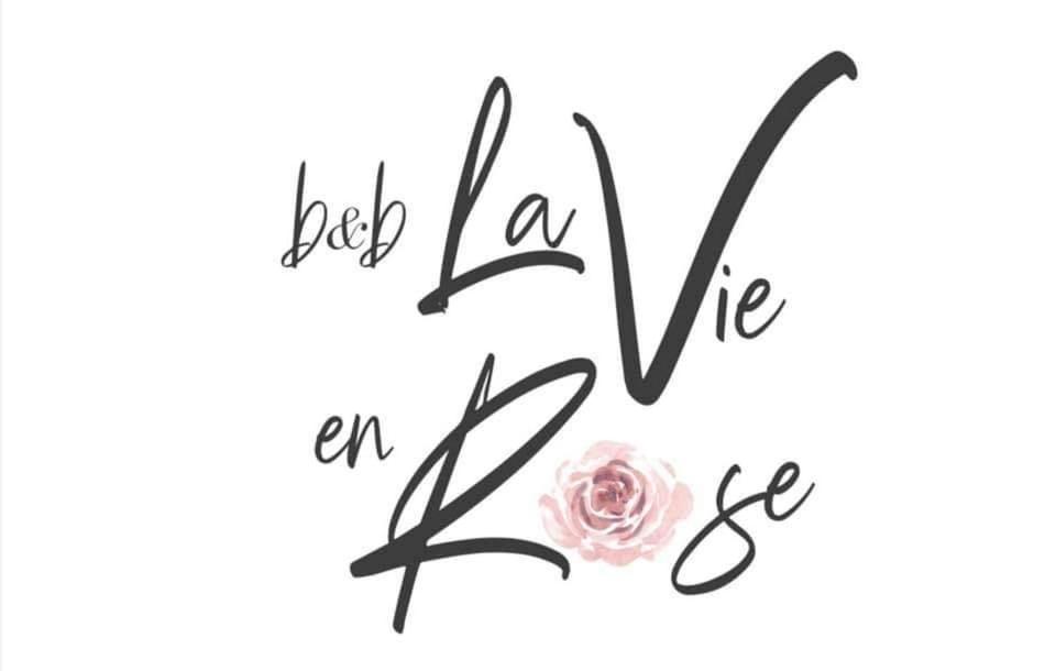 a handwritten inscription let la be an escape with a pink rose at La Vie En Rose in Fondi