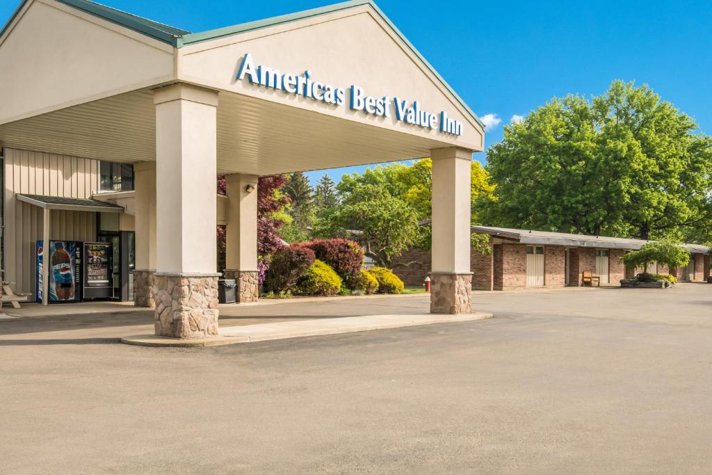 Φωτογραφία από το άλμπουμ του Americas Best Value Inn-Painted Post σε Painted Post