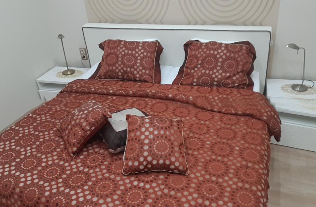 Posteľ alebo postele v izbe v ubytovaní Modern, Quiet & Cozy Apartment in the middle of Downtown near Danube at Fashion street