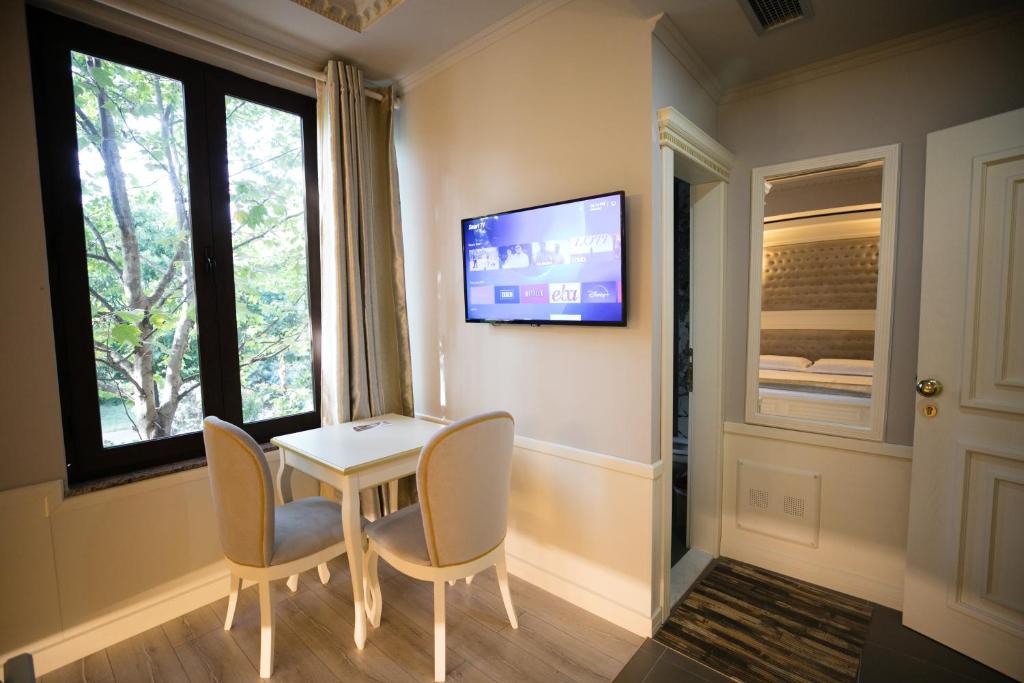 TV a/nebo společenská místnost v ubytování Hotel Lotus