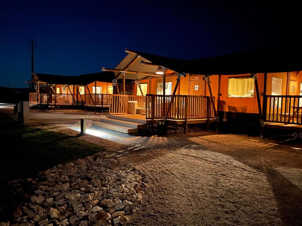 Kuanza Farmhouse and Lodge - Chalet De Tres Habitaciones